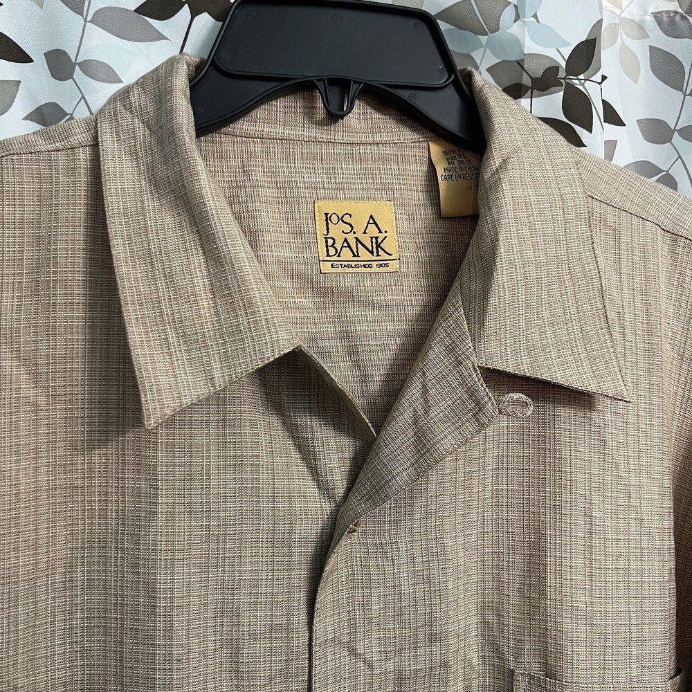 Jos A Bank Shirt Mens L Silk Short Sleeve Button Up Camp Pocket Loop Collar